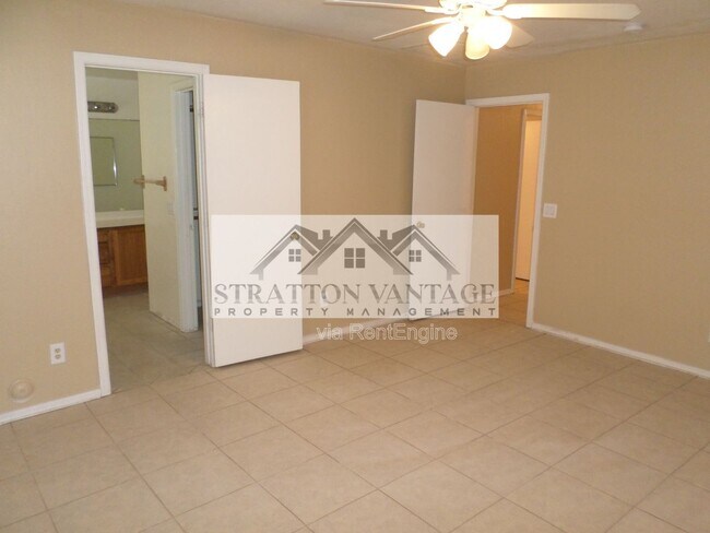 Building Photo - 7182 W Stella Ave