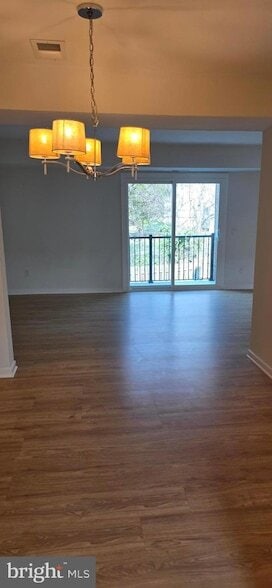 Building Photo - 165B Leeds Ct W