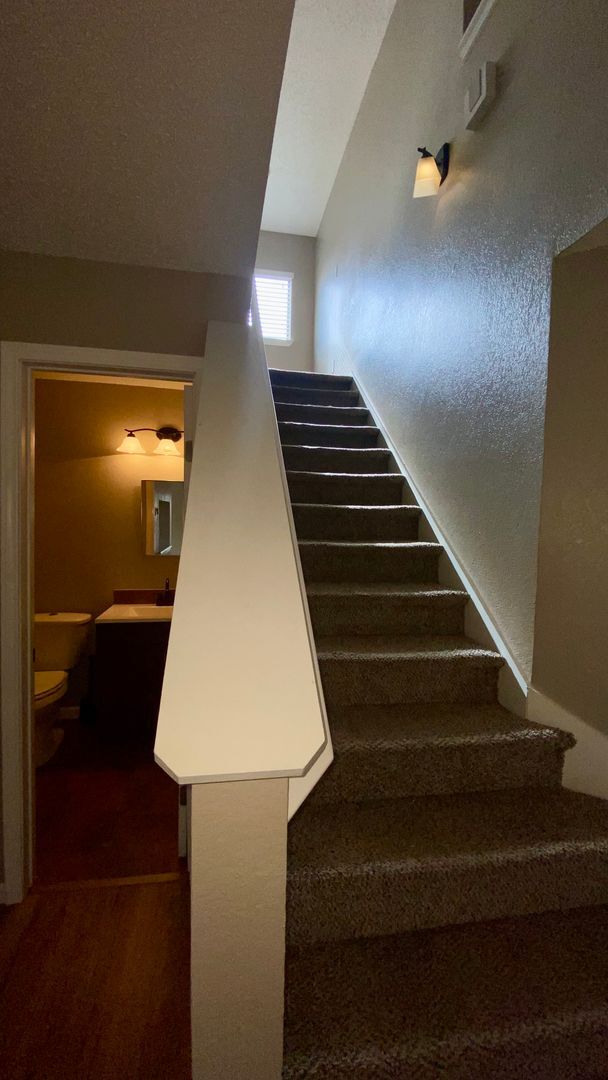 Building Photo - Beautiful Home in Established Neighborhood