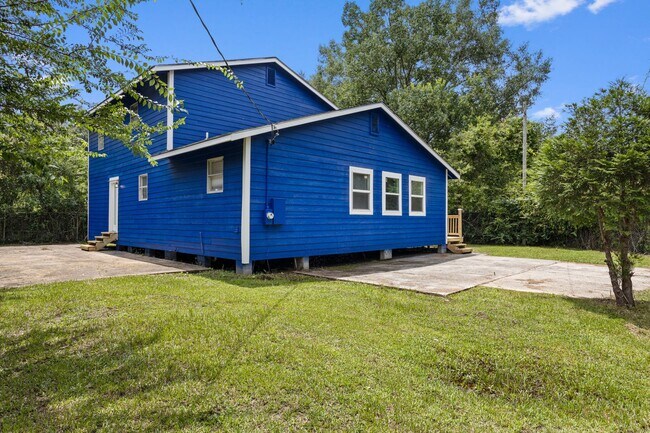 Building Photo - Beautiful home in Moss Point