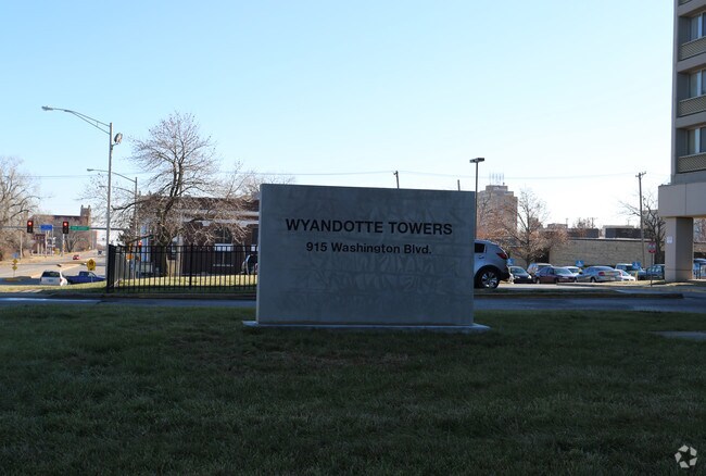 Building Photo - Wyandotte Towers