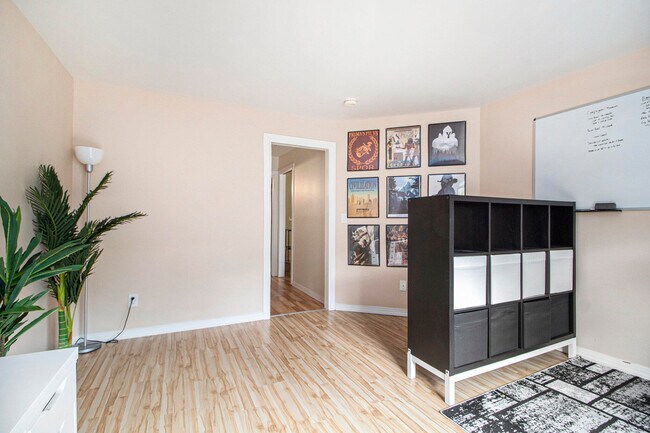 Building Photo - 2221 S Huron Pkwy