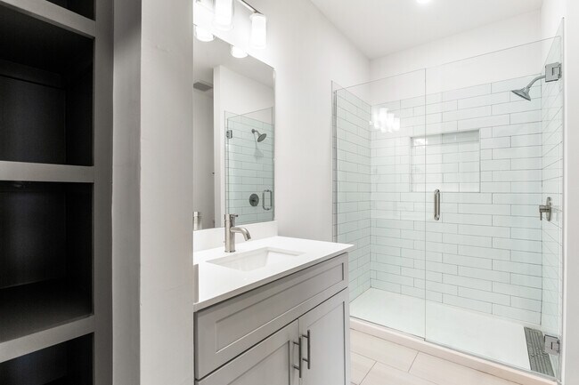 Building Photo - 1638 54th Ave N