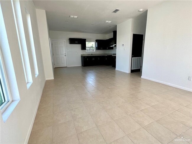 Building Photo - 14 Rafael Dr