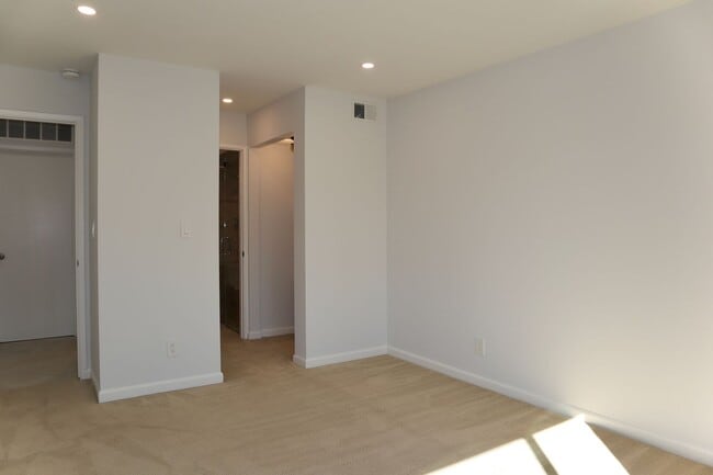 Building Photo - Wonderful 4 Bedroom Home in Fremont – Beautiful Backyard!