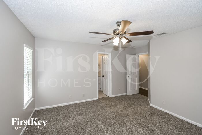 Building Photo - 12732 Clear Springs Dr