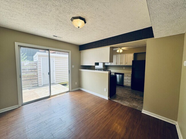 Building Photo - Townhome off Wiggington Road