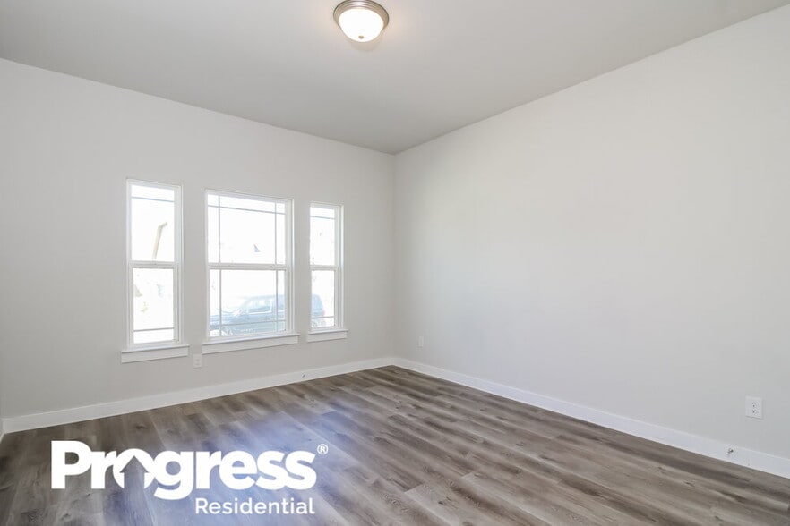 Building Photo - 2300 Paxton Way