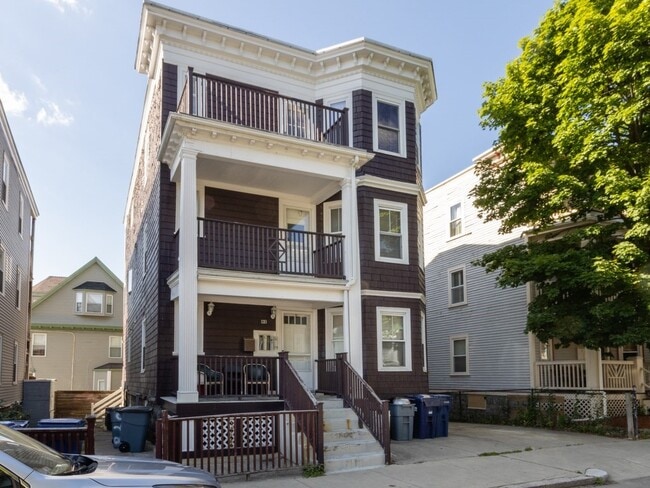 Primary Photo - 92 King St