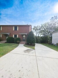 Building Photo - 83 Eastgate Cir