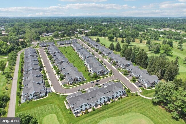 Building Photo - 42 Dogleg Ln