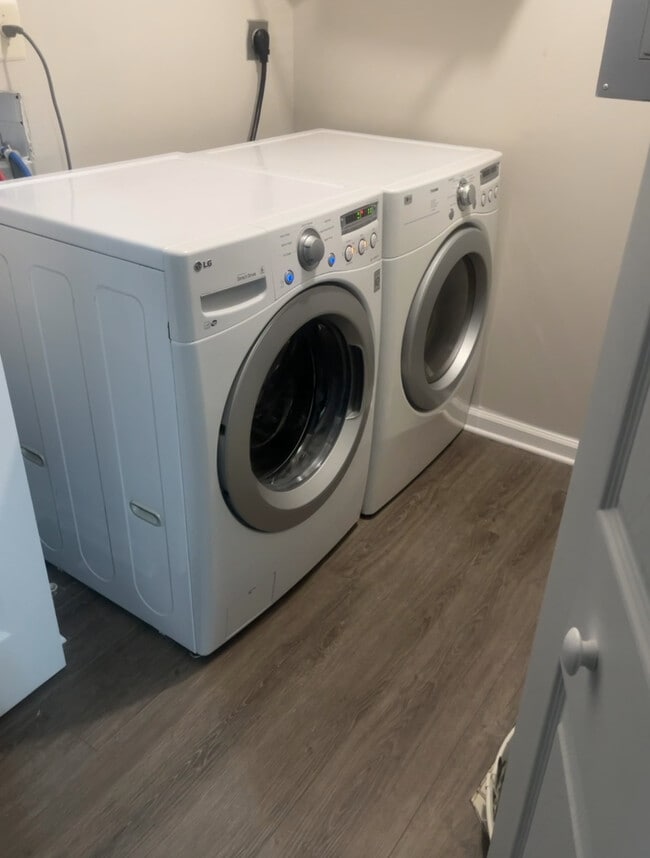 Building Photo - 305 Rain Water Way