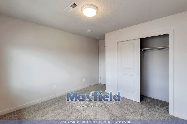 Building Photo - Saratoga Springs 5BD - 3.5BTH - 2GAR