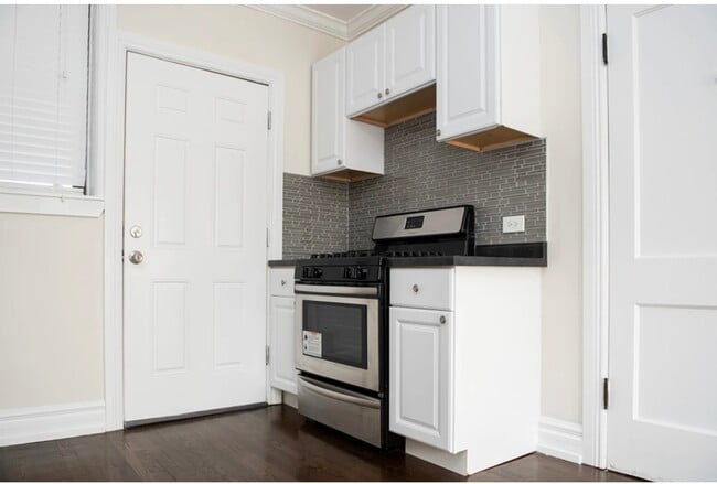 Building Photo - 1056 W Lill Ave