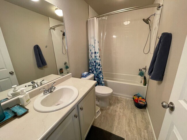 Building Photo - 4 Bed 4 Bathroom Home in Banning Lewis With Fished Basement!!