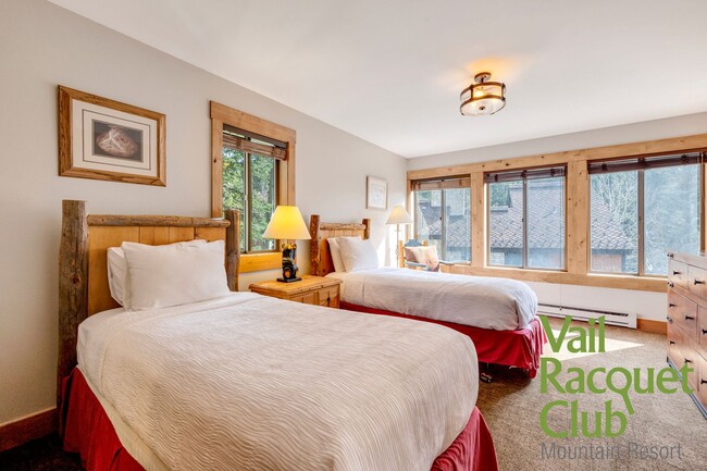 Building Photo - Annual Lease - 3BR, 3BA 3-level Townhome w...
