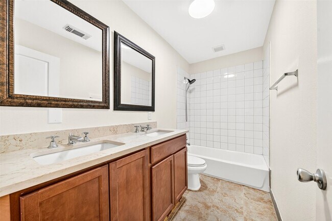 Building Photo - 4045 Woodfox St