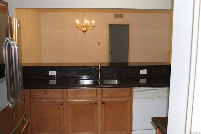 Building Photo - 16695 Carriage Way