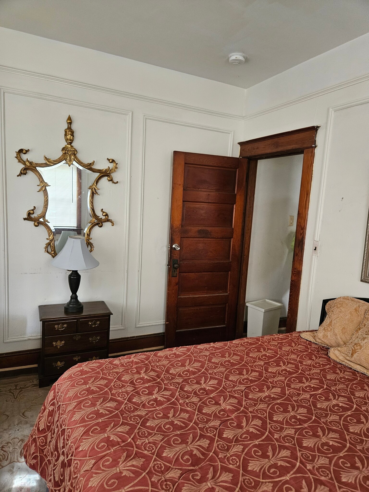 Kennedy Room Side - 3802 Oliver St