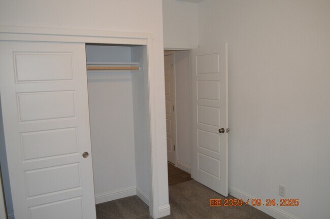 Building Photo - 2411 Urdaneta Way
