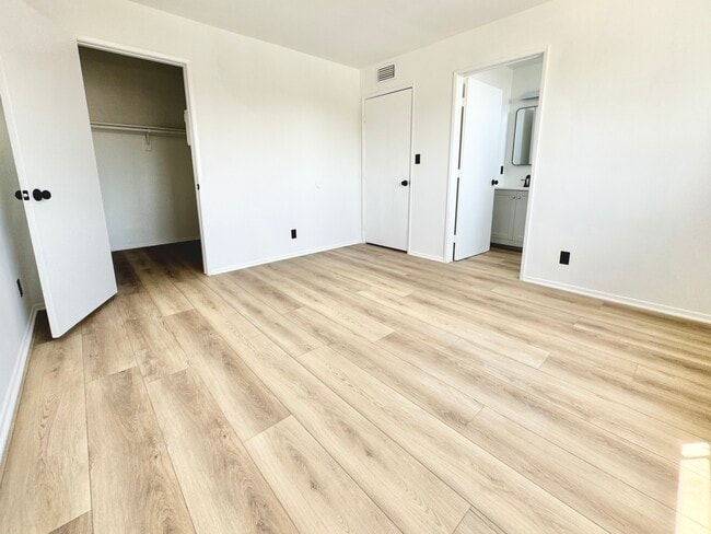 Building Photo - 2109 Crenshaw Blvd