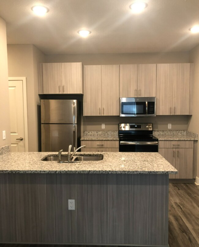 Building Photo - 2 Bedroom Luxury Apartment in the Northland of KCMO