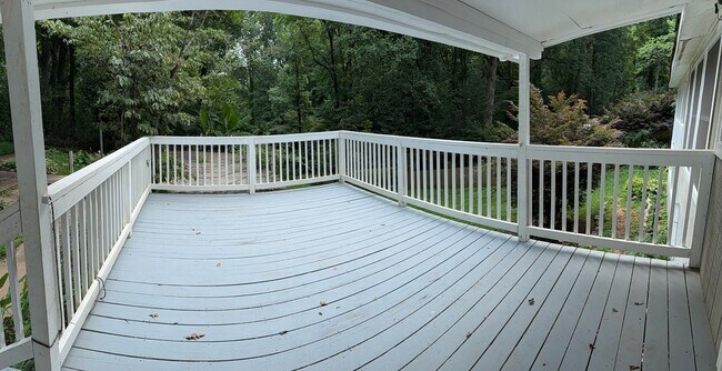 Building Photo - 5 Bedroom/4 Bath Home for lease on 1.5 Acr...