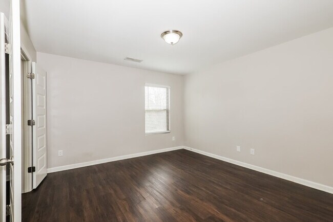 Building Photo - 560 Sedona Loop