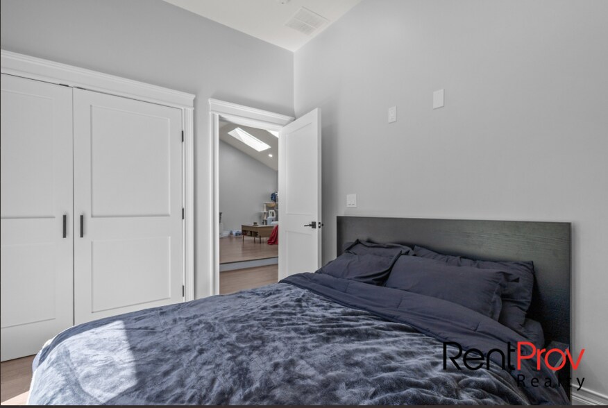 Building Photo - 517 Country View Dr