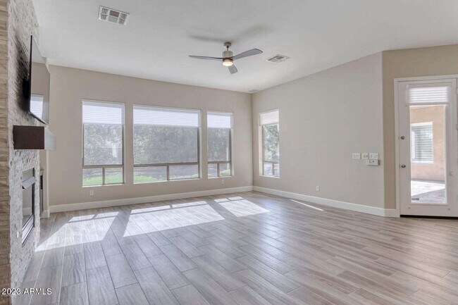 Building Photo - 7553 E Buteo Dr