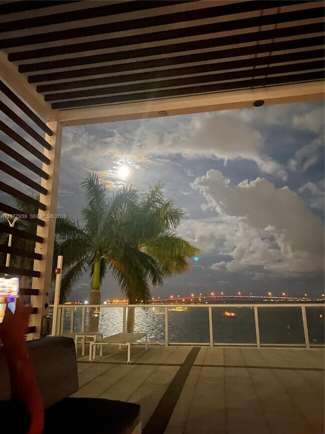 Building Photo - 1541 Brickell Ave