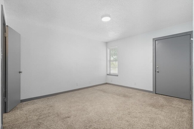 Building Photo - 6619 S Zunis Ave