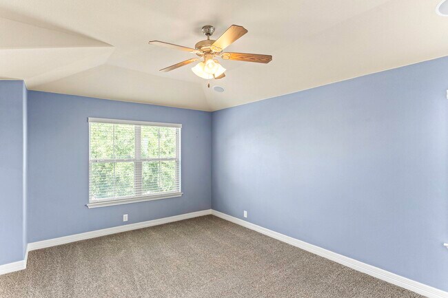 Building Photo - 8881 Highland Dawn