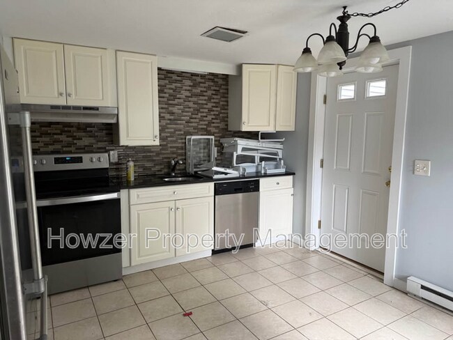 Building Photo - 10 Pine Grove Ave