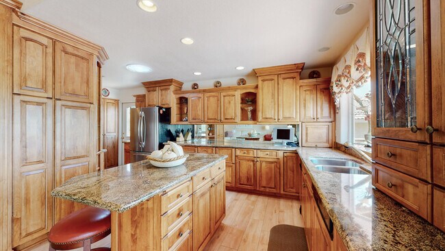 Building Photo - 38960 Kilimanjaro Dr