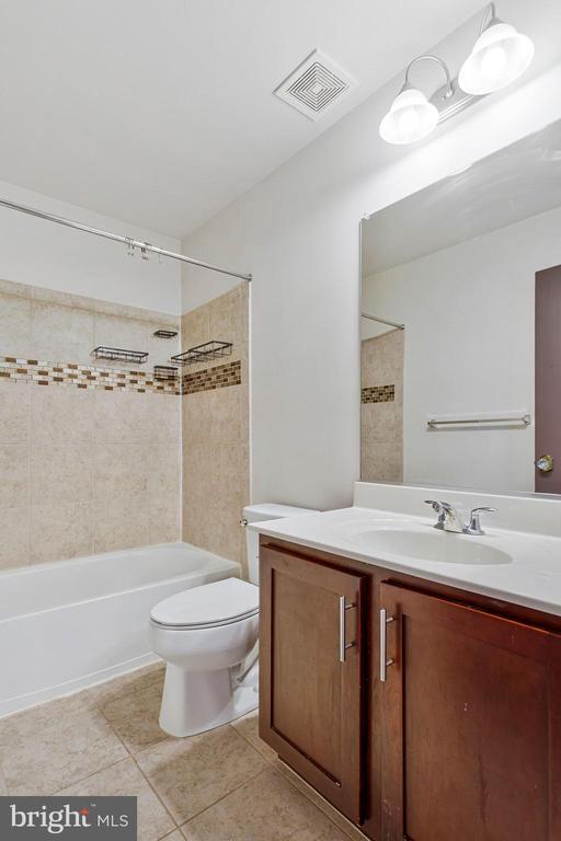 Building Photo - 703 Skippers Ln