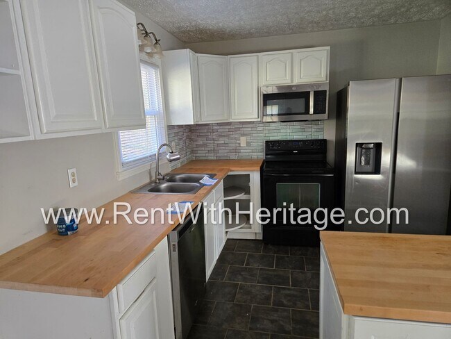 Building Photo - Georgous 3 Bedroom, 2 Bath home with lots of upgrades