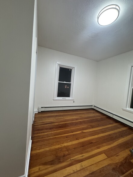 Building Photo - 36 School St