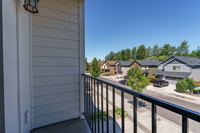 Building Photo - ASK ABOUT OUR AUGUST MOVE IN SPECIAL: Spac...
