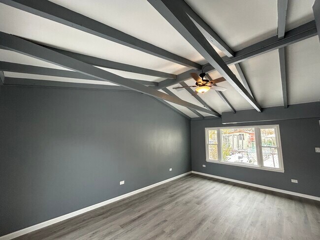 Building Photo - 176 Craig Dr W