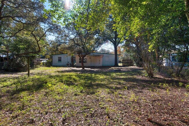 Building Photo - "Charming 3-Bedroom Home in Fort Walton Beach!"