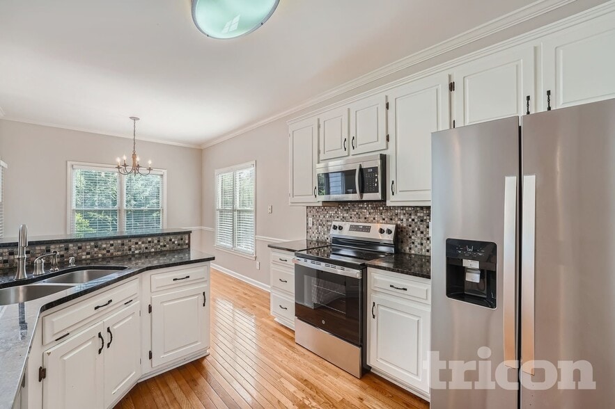 Building Photo - 4 Stonehenge Ct