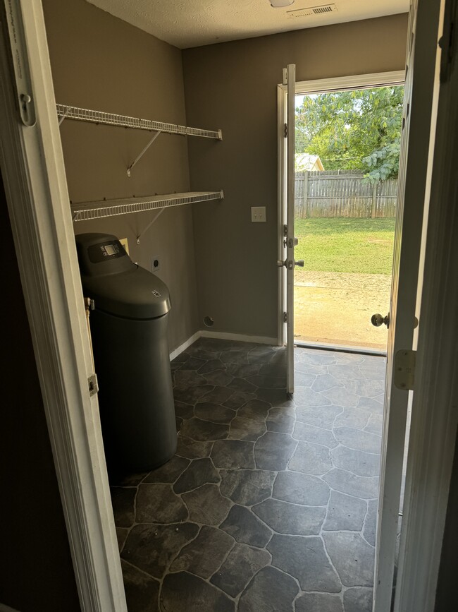 Building Photo - 2107 Century Ave SE