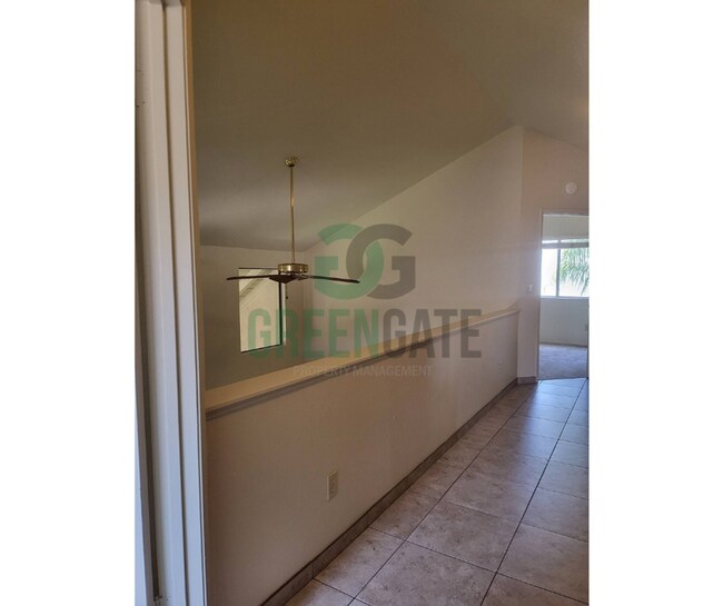 Building Photo - 2428 Woodvale Dr