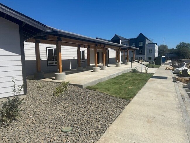 Building Photo - Now Leasing Modern Heights Apartments