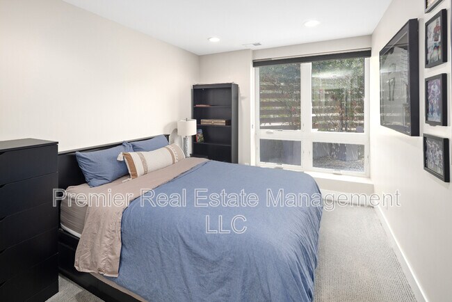 Building Photo - 2729 W 21st Ave