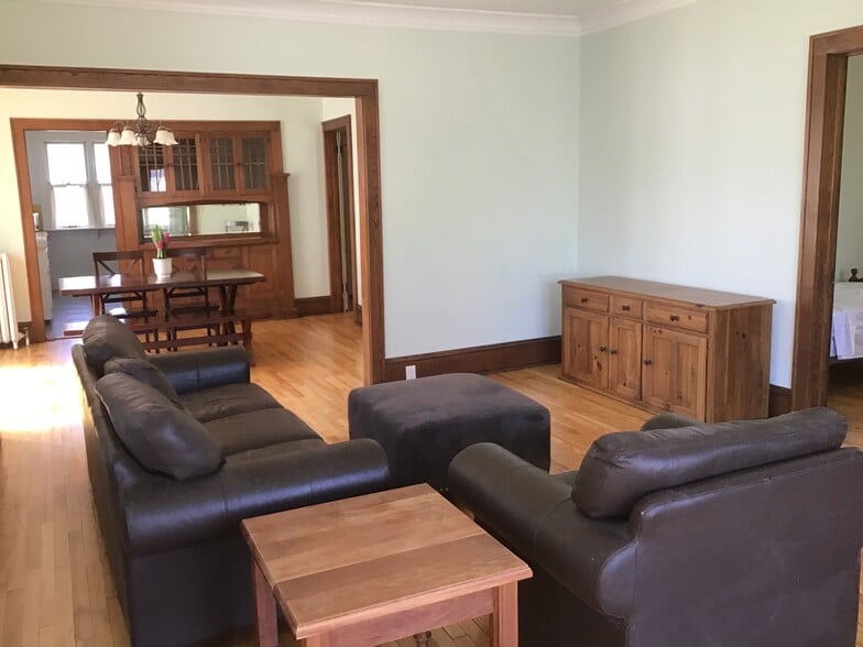 Huge living room with lots of light! - 4636 Cedar Ave