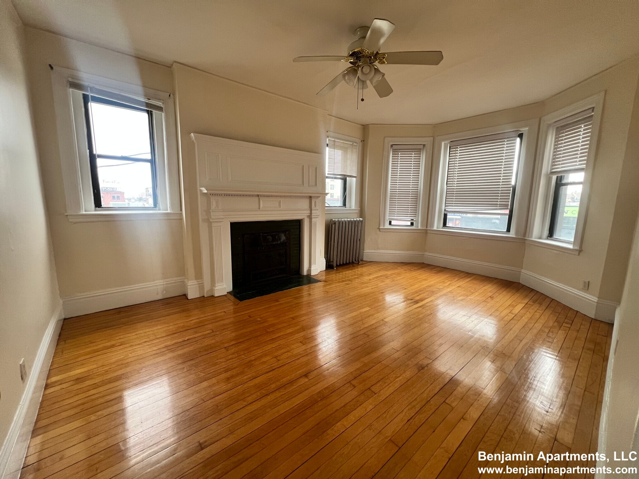 Building Photo - 433 Cambridge St