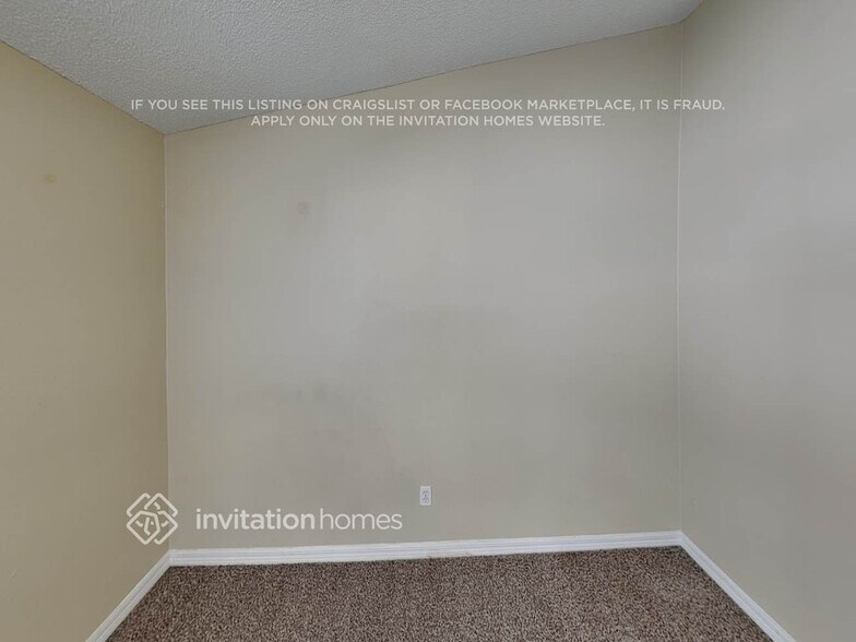 Building Photo - 9624 Hollyhill Dr