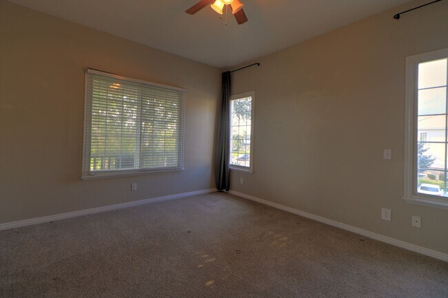 Building Photo - 2 Bedroom 2 Bathroom